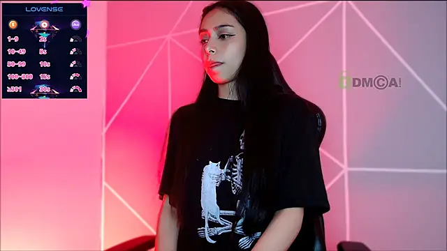 Snapshot of lilylouisee chatting on 10.27.25 lilylouisee online show from 10.27.25