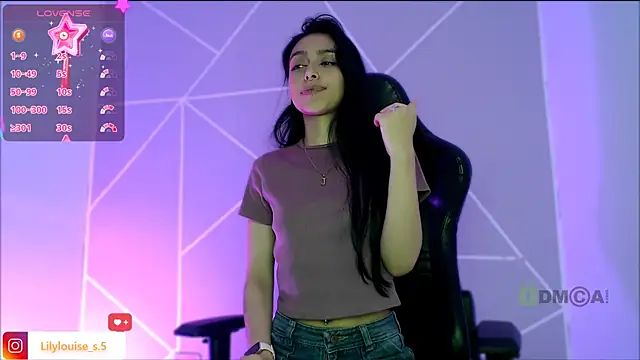 Snapshot of lilylouisee chatting on 11.07.25 lilylouisee online show from 11.07.25