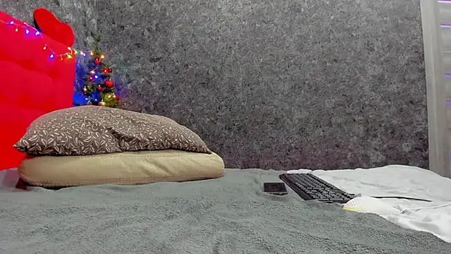 Snapshot of LayaFlow chatting on 12.16.24 LayaFlow online show from 12.16.24