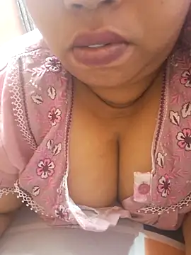 Snapshot of Ravina_patil1 chatting on 10.29.25 Ravina patil1 online show from 10.29.25