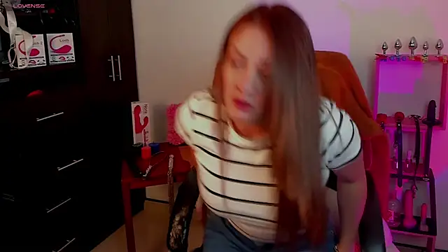 Snapshot of sara_goodgirl13 chatting on 12.19.24 sara goodgirl13 online show from 12.19.24