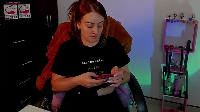 Snapshot of sara_goodgirl13 chatting on 12.22.24 sara goodgirl13 online show from 12.22.24