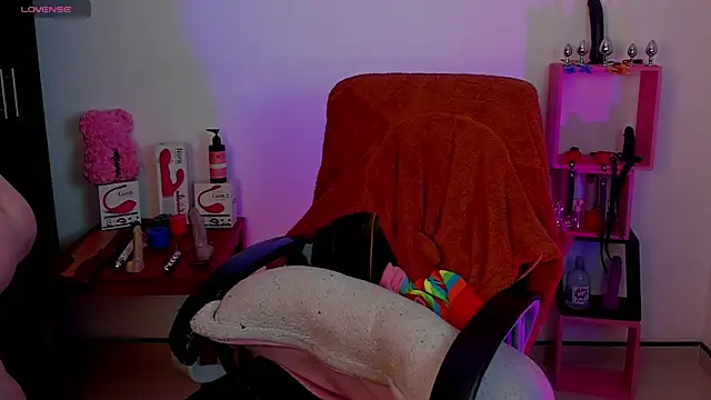 Snapshot of sara_goodgirl13 chatting on 01.22.25 sara goodgirl13 online show from 01.22.25