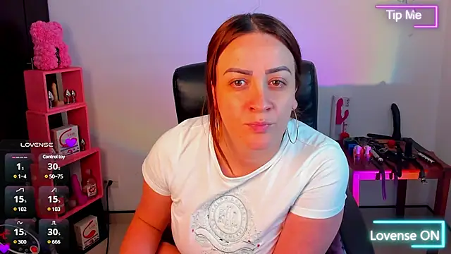 Snapshot of sara_goodgirl13 chatting on 02.21.25 sara goodgirl13 online show from 02.21.25