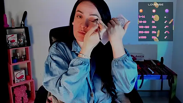 Snapshot of sara_goodgirl13 chatting on 09.18.25 sara goodgirl13 online show from 09.18.25