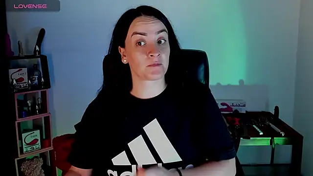 Snapshot of sara_goodgirl13 chatting on 09.21.25 sara goodgirl13 online show from 09.21.25