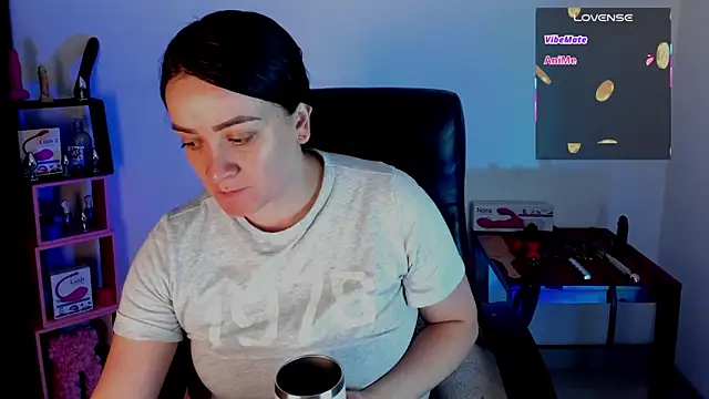 Snapshot of sara_goodgirl13 chatting on 09.28.25 sara goodgirl13 online show from 09.28.25