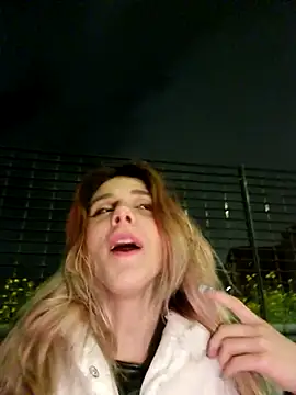 Snapshot of LeylaRosse chatting on 03.10.25 LeylaRosse online show from 03.10.25