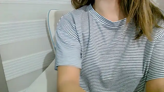 Snapshot of Topmodell chatting on 01.18.25 Topmodell online show from 01.18.25