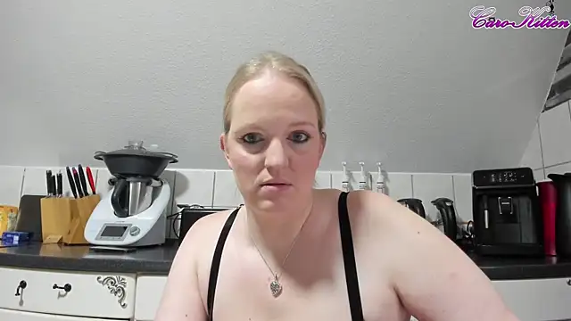 Snapshot of caro_kitten chatting on 12.14.24 caro kitten online show from 12.14.24