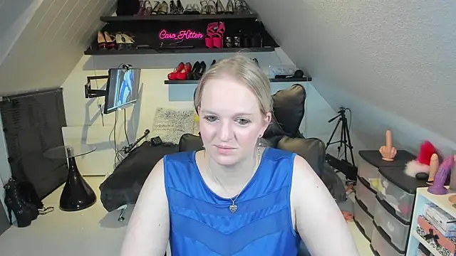 Snapshot of caro_kitten chatting on 01.10.25 caro kitten online show from 01.10.25