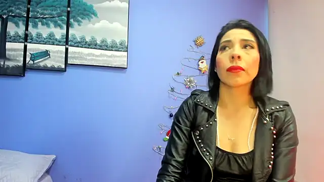 Snapshot of AdelleLennox_cg chatting on 12.13.24 AdelleLennox cg online show from 12.13.24