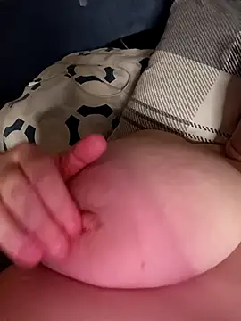 Snapshot of poussychats chatting on 03.11.25 poussychats online show from 03.11.25