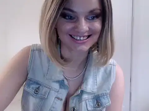 Snapshot of YourSweetJam chatting on 01.24.25 YourSweetJam online show from 01.24.25