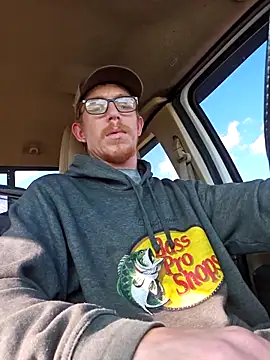 Snapshot of REDHAMMER_ chatting on 10.30.25 REDHAMMER online show from 10.30.25