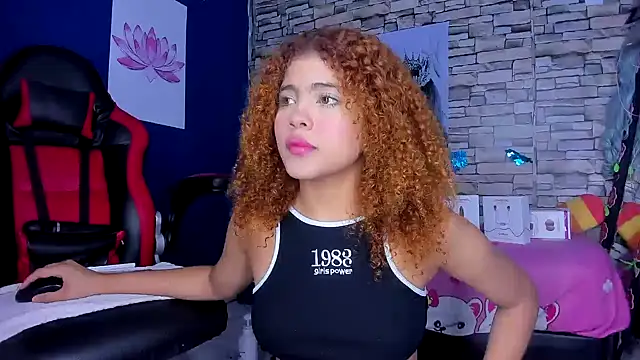 Snapshot of sofiacastillo01 chatting on 01.28.25 sofiacastillo01 online show from 01.28.25