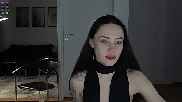 Snapshot of Sara_Tranquil chatting on 10.30.25 Sara Tranquil online show from 10.30.25