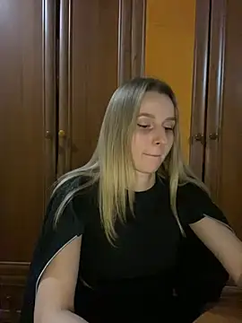 Snapshot of Ameli_Li chatting on 12.29.24 Ameli Li online show from 12.29.24
