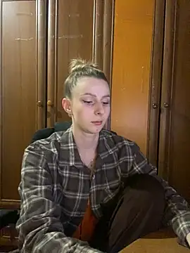 Snapshot of Ameli_Li chatting on 10.27.25 Ameli Li online show from 10.27.25