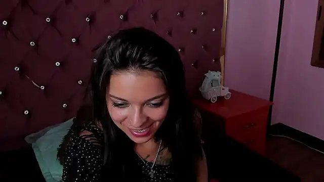 Snapshot of MaddyHudson chatting on 12.20.24 MaddyHudson online show from 12.20.24