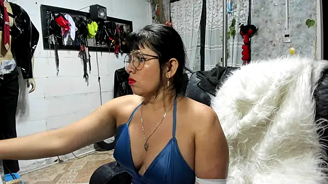 Snapshot of Erlinda-engel chatting on 09.11.25 Erlinda-engel online show from 09.11.25