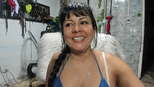Snapshot of Erlinda-engel chatting on 10.01.25 Erlinda-engel online show from 10.01.25