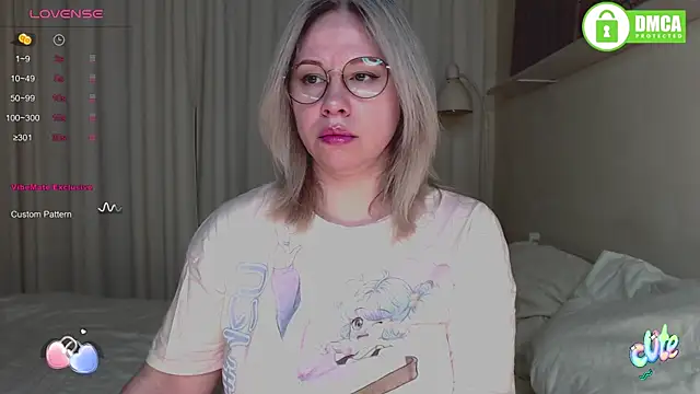 Snapshot of mary_linn chatting on 10.19.25 mary linn online show from 10.19.25