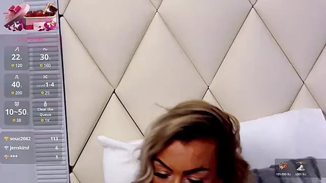 Snapshot of EvieSanders chatting on 02.11.25 EvieSanders online show from 02.11.25