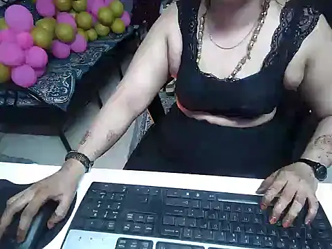 Snapshot of Arushisingh8888 chatting on 12.18.24 Arushisingh8888 online show from 12.18.24