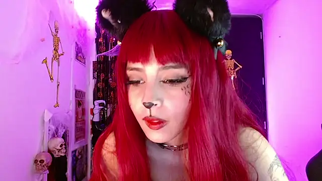 Snapshot of Kind_Scarlett chatting on 10.10.25 Kind Scarlett online show from 10.10.25