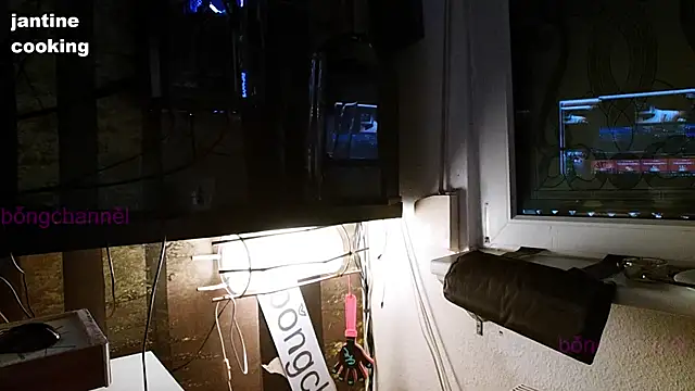 Snapshot of BongChannel chatting on 01.01.25 BongChannel online show from 01.01.25