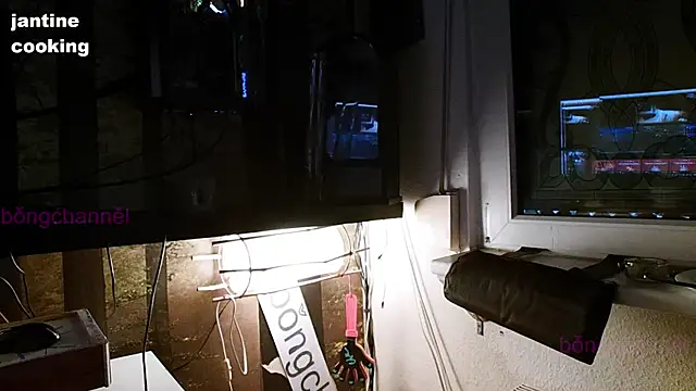 Snapshot of BongChannel chatting on 01.01.25 BongChannel online show from 01.01.25