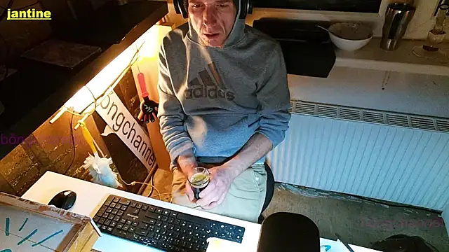 Snapshot of BongChannel chatting on 01.04.25 BongChannel online show from 01.04.25