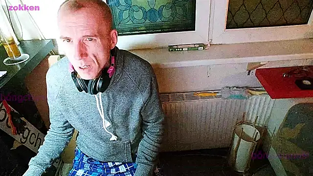 Snapshot of BongChannel chatting on 01.06.25 BongChannel online show from 01.06.25