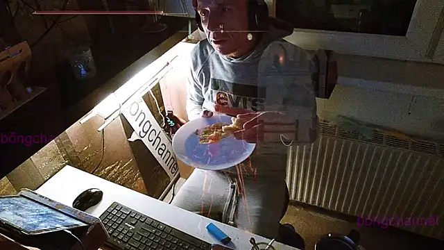 Snapshot of BongChannel chatting on 01.08.25 BongChannel online show from 01.08.25