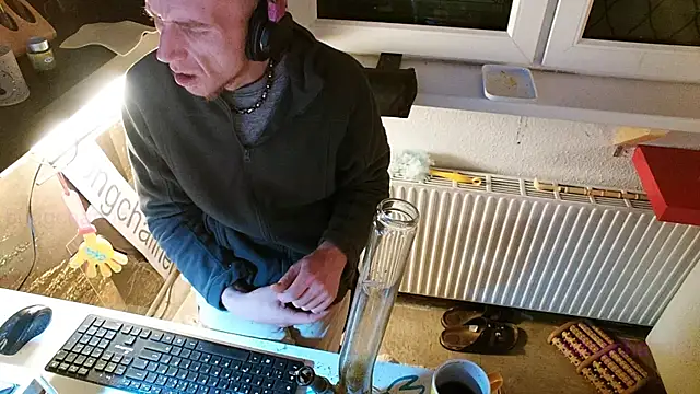 Snapshot of BongChannel chatting on 01.13.25 BongChannel online show from 01.13.25