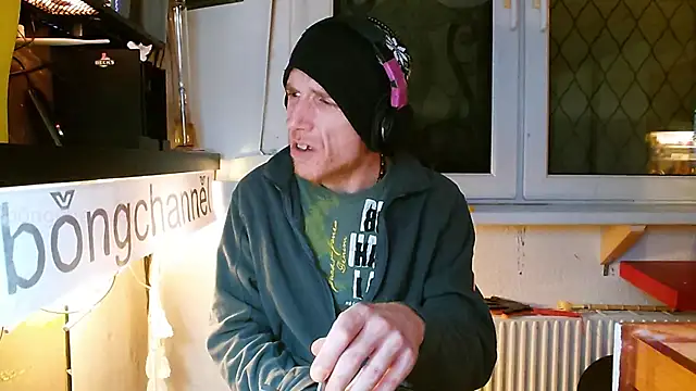 Snapshot of BongChannel chatting on 01.25.25 BongChannel online show from 01.25.25