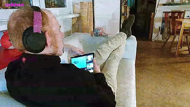 Snapshot of BongChannel chatting on 01.28.25 BongChannel online show from 01.28.25