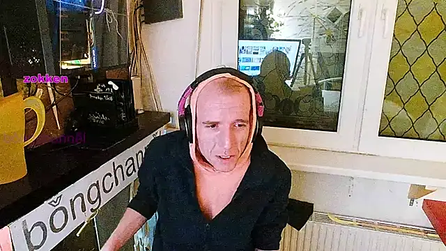 Snapshot of BongChannel chatting on 02.07.25 BongChannel online show from 02.07.25