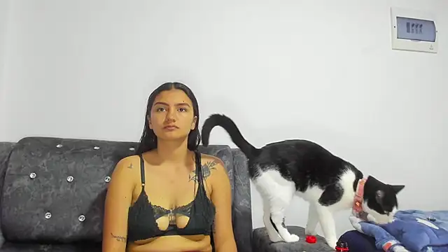 Snapshot of Mayte_sexy chatting on 10.15.25 Mayte sexy online show from 10.15.25