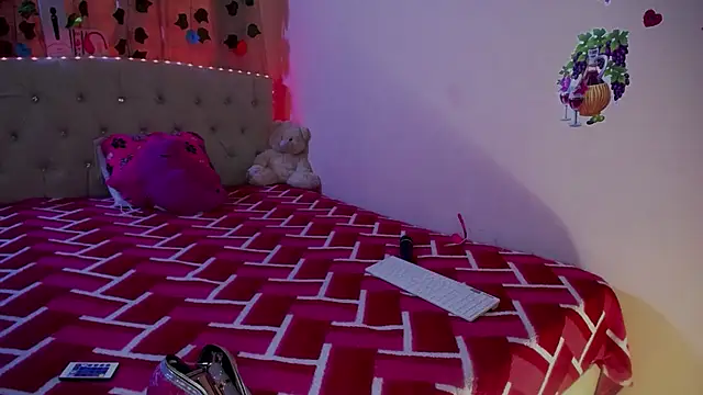 Snapshot of ashlei_ chatting on 12.08.24 ashlei online show from 12.08.24