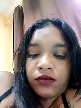 Snapshot of Indianqueen03 chatting on 12.13.24 Indianqueen03 online show from 12.13.24