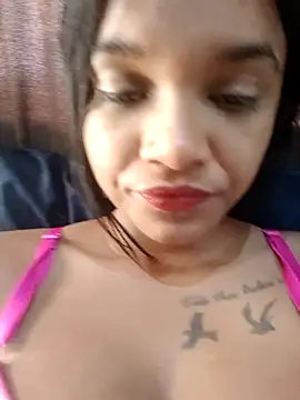 Snapshot of Indianqueen03 chatting on 12.21.24 Indianqueen03 online show from 12.21.24