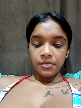 Snapshot of Indianqueen03 chatting on 12.29.24 Indianqueen03 online show from 12.29.24