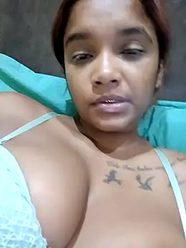Snapshot of Indianqueen03 chatting on 01.28.25 Indianqueen03 online show from 01.28.25