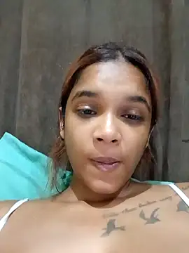 Snapshot of Indianqueen03 chatting on 01.31.25 Indianqueen03 online show from 01.31.25