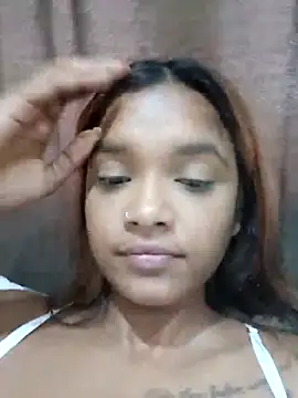 Snapshot of Indianqueen03 chatting on 02.28.25 Indianqueen03 online show from 02.28.25