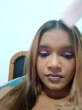 Snapshot of Indianqueen03 chatting on 03.19.25 Indianqueen03 online show from 03.19.25