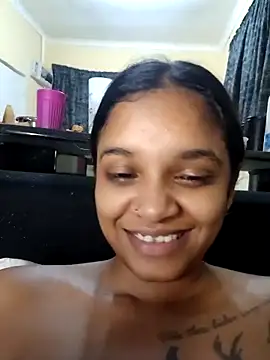 Snapshot of Indianqueen03 chatting on 09.28.25 Indianqueen03 online show from 09.28.25