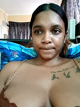 Snapshot of Indianqueen03 chatting on 10.11.25 Indianqueen03 online show from 10.11.25